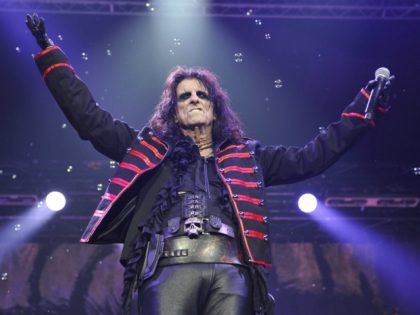 Photo by: KGC-138/STAR MAX/IPx 6/18/16 Alice Cooper performs at The 02 Arena. (London, Eng