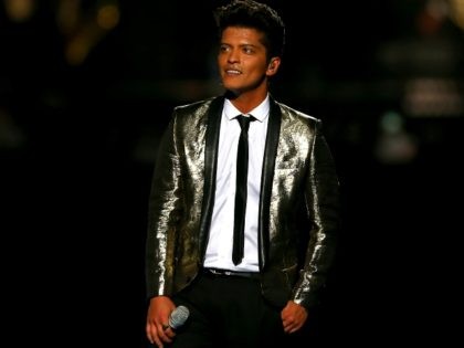 Bruno Mars performs during the Pepsi Super Bowl XLVIII Halftime Show at MetLife Stadium on February 2, 2014 in East Rutherford, New Jersey. (Photo by Elsa/Getty Images)