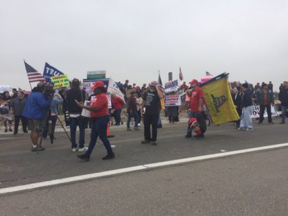 Pro-Trump protest at border (Joel Pollak / Breitbart News)