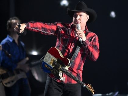 Honoree Garth Brooks performs onstage during the 50th Academy Of Country Music Awards at AT&T Stadium on April 19, 2015 in Arlington, Texas. (Photo by Cooper Neill/Getty Images for dcp)