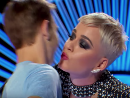 Katy Perry kiss