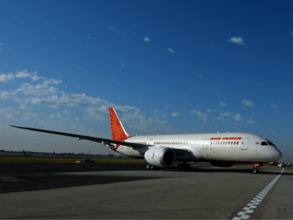 Air India's Dreamliner taxis on the tarmac upon arriving in Sydney on August 30, 2013. Aus