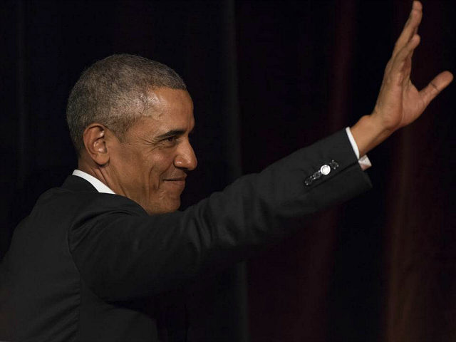 SYDNEY, AUSTRALIA - MARCH 23: Barack Obama waves goodbye to the audience as he attends a talk at the Art Gallery Of NSW on March 23, 2018 in Sydney, Australia. The former US president is on a private speaking tour of Australia and New Zealand and spoke to more than …