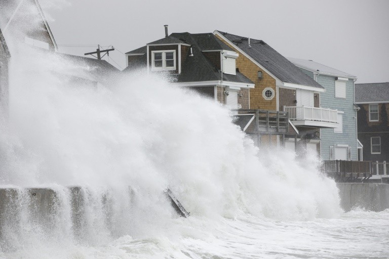 Northeast Winter Storm Kills 7, Knocks Out Power to 2 Million - Breitbart