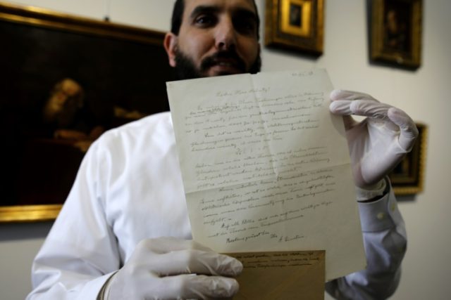 Einstein letter fetches $100,000 at Jerusalem auction