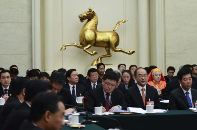 Naps and noodle talk at Chinese parliament term limit 'debate'