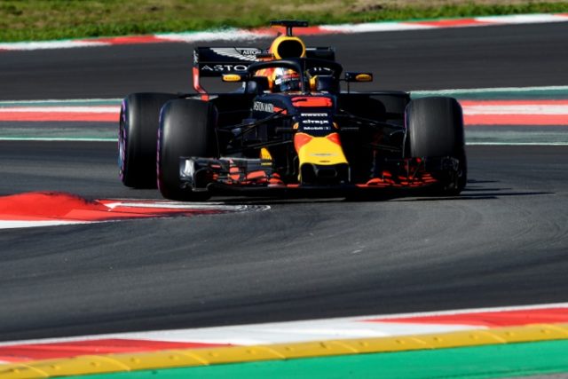 Ricciardo sets Barcelona lap record, more McLaren misery