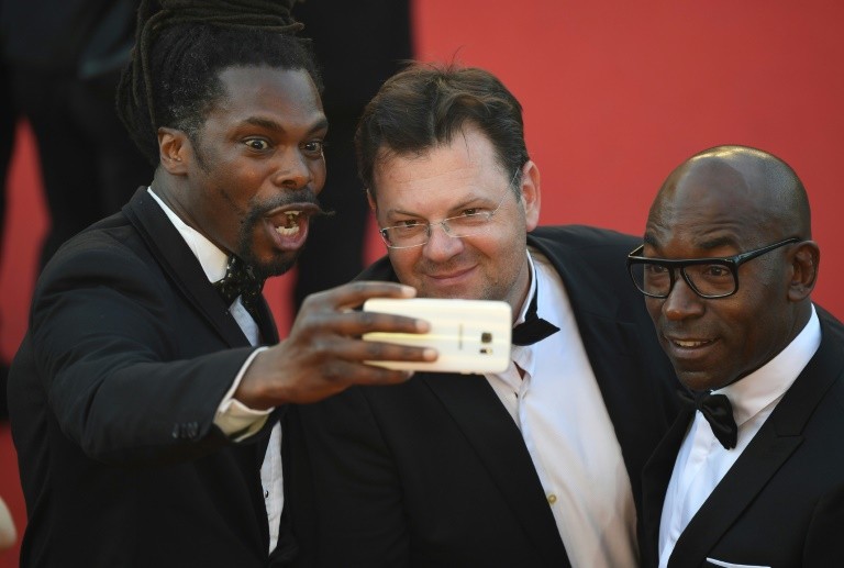 Selfies banned on red carpet at Cannes film festival - Breitbart