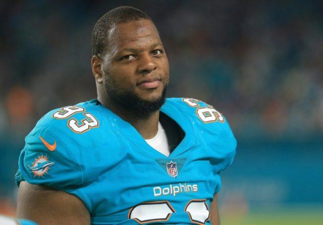 Rams sign bad-boy Suh from Dolphins in coup for defense