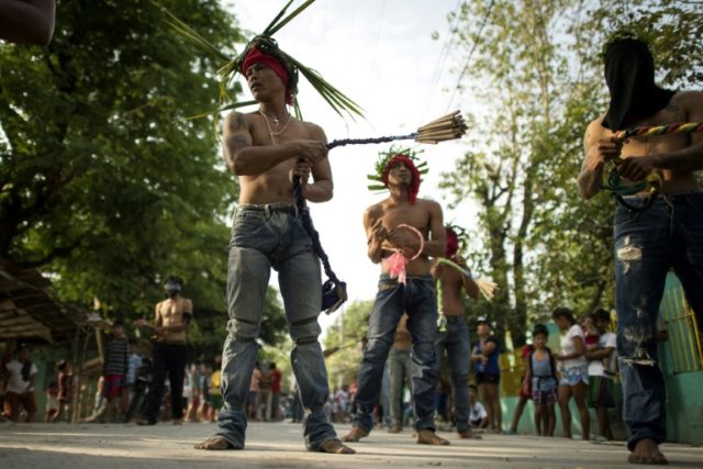 Filipinos celebrate Easter with crucifixion, flogging