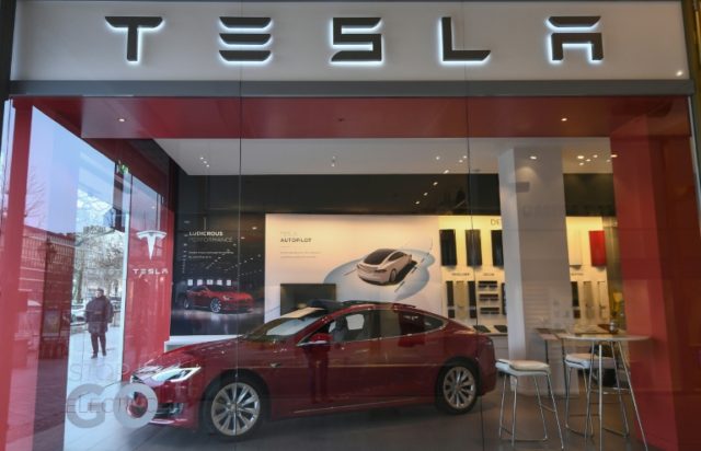 Tesla recalls 123,000 cars for power steering fix