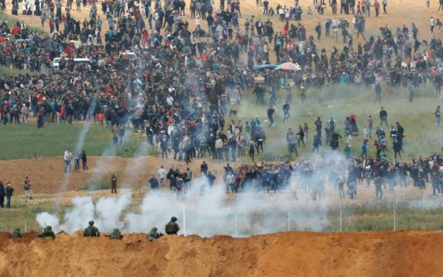 Clashes, 15 dead as thousands of Gazans march near Israel border