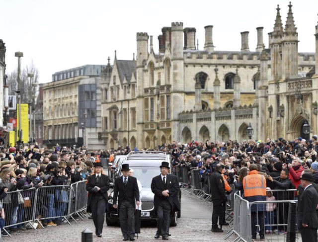 Hundreds line Cambridge streets to honor Stephen Hawking