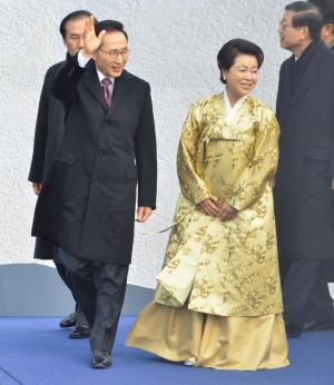 Former South Korean President Lee Myung-bak summoned for questioning over bribery allegati
