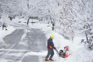 Nor'easter dumps heavy snow on Northeast, thousands without power