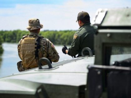 Texas National Guardsman meets with Border Patrol agent in Starr County. (Texas Military Department Photo: Sgt. Mark Otte)