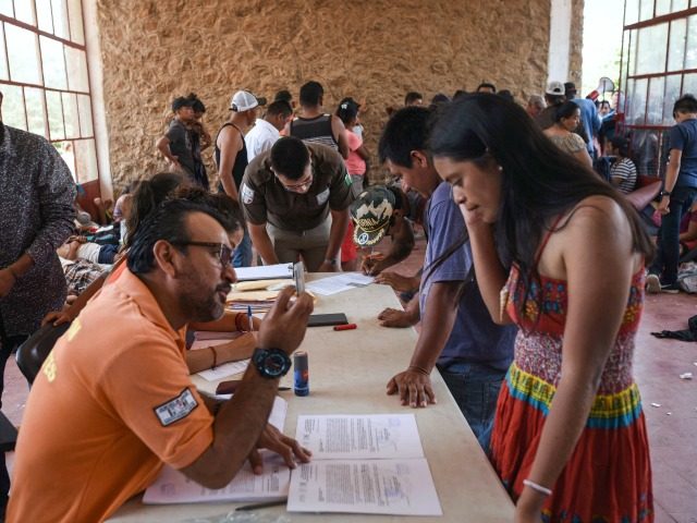 Central American migrants taking part on the 'Migrant Via Crucis' caravan towards the United States, obtain temporary permits from the Mexican Migration's National Institute, as they camp at a sport complex in Matias Romero, Oaxaca State, Mexico, on April 4, 2018. The hundreds of Central Americans in the migrant caravan …