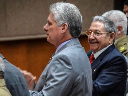 Cuban President Raul Castro (R) smiles and applaud as First Vice-President Miguel Diaz-Can
