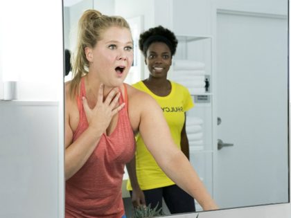 Amy Schumer and Sasheer Zamata in I Feel Pretty (Voltage Pictures, 2018)