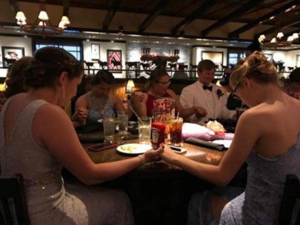 Journalist Who Posted Teens’ Pre-Prom Prayer Pic Faces Backlash