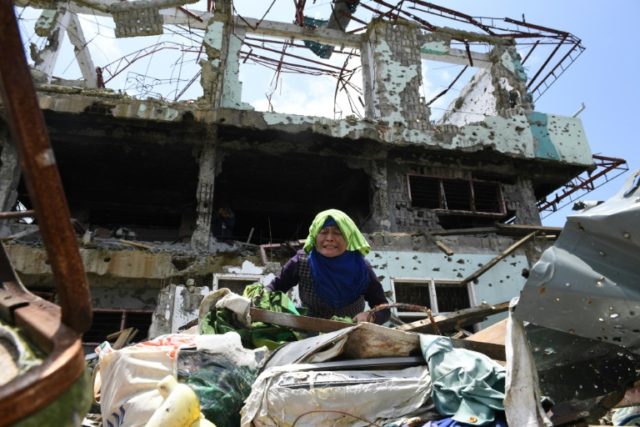 Painful homecoming in Philippines' battle-torn Marawi