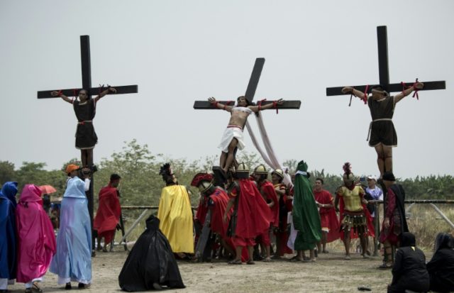 Filipinos celebrate Easter with crucifixion, flogging
