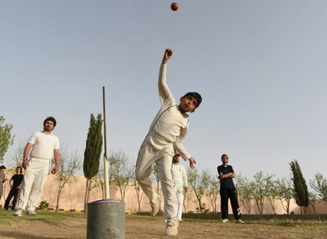 Cricket legends 'blown away' by Pakistani child bowlers