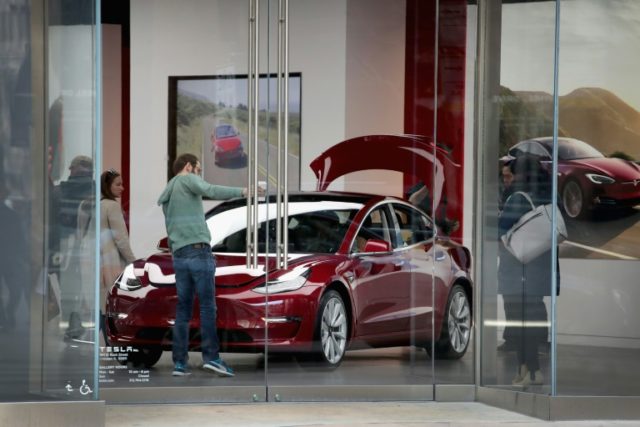 Tesla boosts Model 3 production but still short of goal