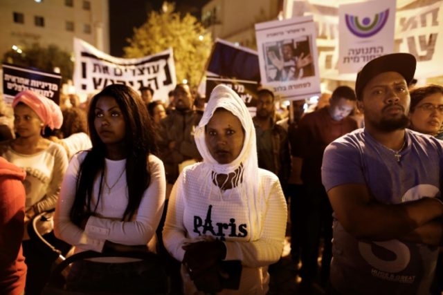 Protest in Jerusalem after Netanyahu axes UN migrant deal