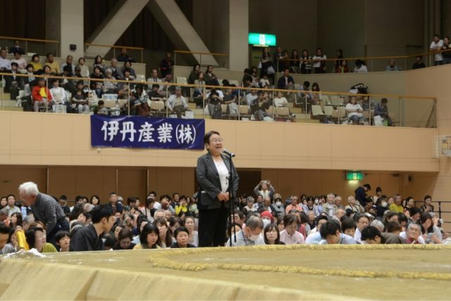 Japan female mayor loses fight to speak from sumo ring