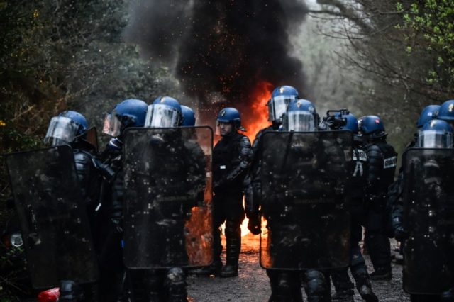 Clashes as French police clear anti-airport protest camp