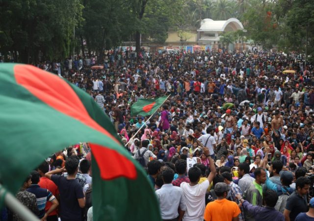 Bangladesh students suspend protests, demand release of detainees