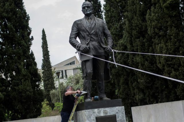 Greek communists try to topple Truman statue