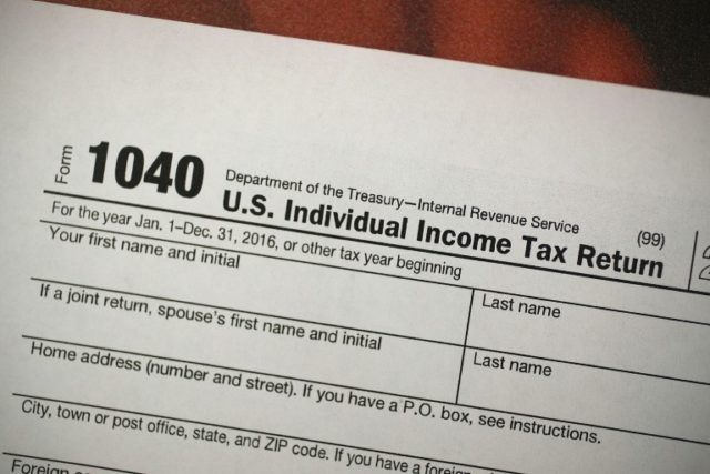 Glitch means extra day for Americans to file taxes
