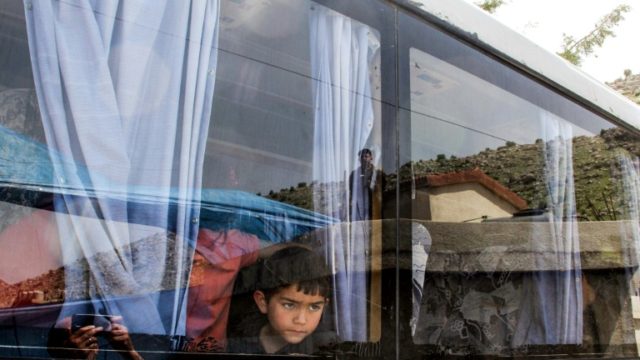 500 Syria refugees begin returning home from Lebanon