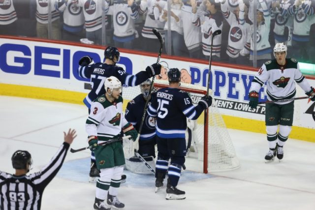 Quick strike Jets blank Wild to win NHL playoff series