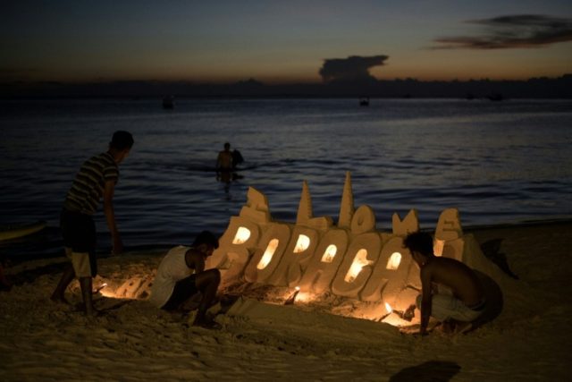 Philippine 'castle boys' in shifting sands of Boracay closure
