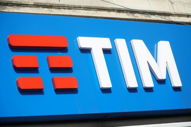 Telecom Italia CEO to step down if hedge fund breaks up board: report