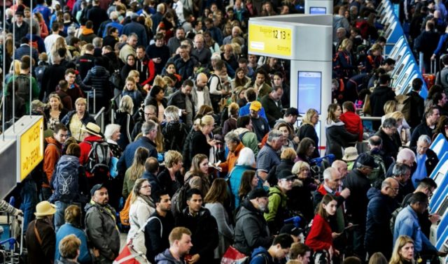 Power cut temporarily shuts Amsterdam's airport