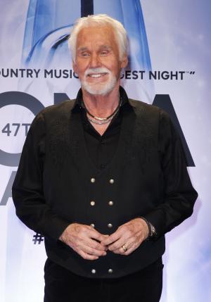 Kenny Rogers cancels remainder of tour over 'health challenges'