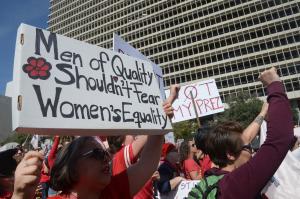 9th Circuit rules employers can't pay women less based on past salary