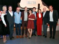 Arressted1 (L-R) Portia de Rossi, Mitchell Hurwitz, David Cross, Tony Hale, Alia Shawkat, Jason Bateman, Jessica Walter Jeffrey Tambor and Will Arnett attend the after party for the premiere of Netflix's 'Arrested Development' Season 5 at Netflix FYSee Theater on May 17, 2018 in Los Angeles, California. (Photo by Rich Fury/Getty …