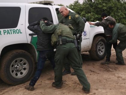 Border Patrol agents arrest suspected illegal immigrants in Rio Grande Valley Sector. (Fil