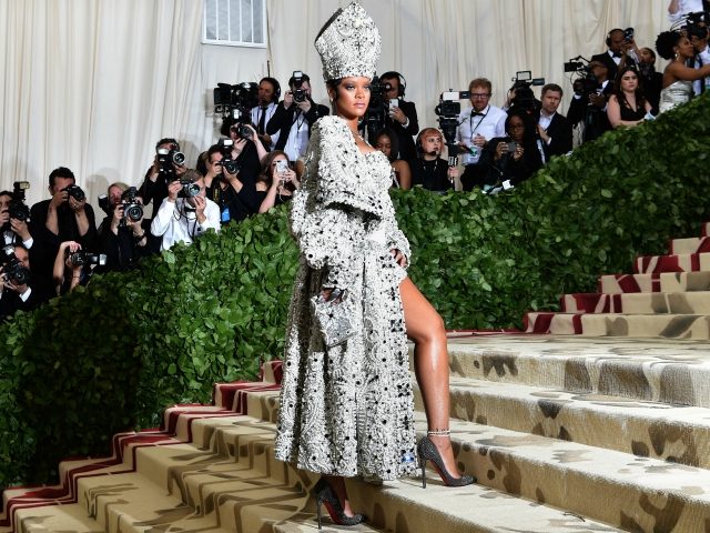 Rihanna arrives for the 2018 Met Gala on May 7, 2018, at the Metropolitan Museum of Art in New York. - The Gala raises money for the Metropolitan Museum of Arts Costume Institute. The Gala's 2018 theme is Heavenly Bodies: Fashion and the Catholic Imagination. (Photo by Hector RETAMAL / …
