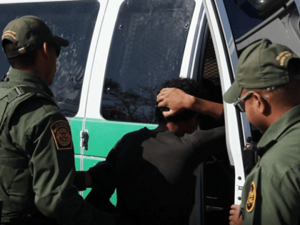 Border Patrol agents arrest illegal immigrant near Texas border.