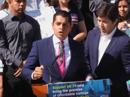 (Los Angeles) – Assemblymember Miguel Santiago (D-Los Angeles) joined community groups at a rally urging the governor to sign Santiago’s Assembly Bill 19. If signed into law, AB 19 would establish the California College Promise to, among other things, waive fees for one academic year for first-time students enrolled in …