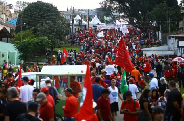 Brazilian leftists demonstrate outside Lula's prison