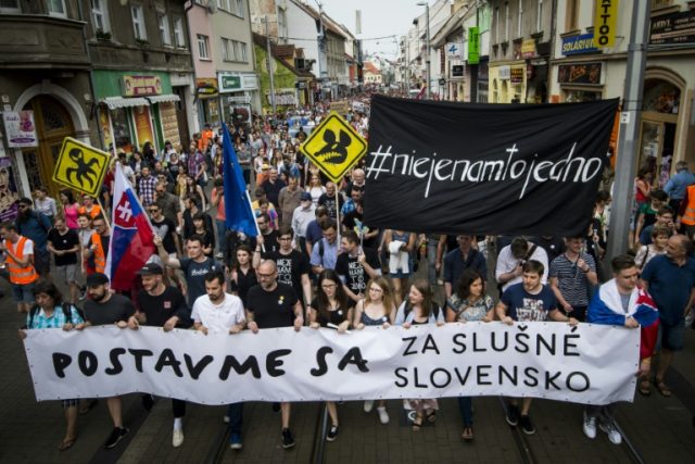Thousands of Slovaks rally for media freedom, snap elections