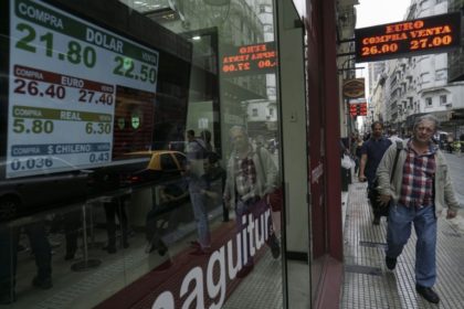 Argentine peso stable in opening trades