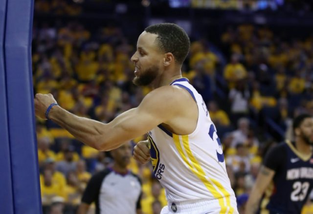 Curry leads Warriors romp past Pelicans
